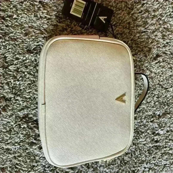 NWT! Vanessa Williams Cream Lush Crossbody Camera bag. Brand new. - Picture 1 of 6